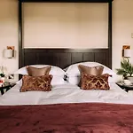 The Royal Otel